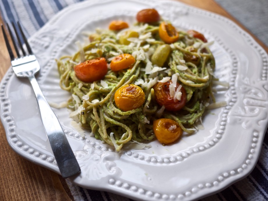 Kiwi and Peach: Avocado Pasta with Roasted Tomatoes