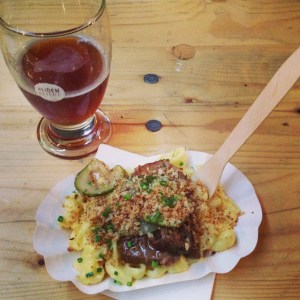Kiwi+Peach: Berlin Food Guide, Mac and Cheese with Smoked Brisket and Beer Pickles at Street Food Thursday