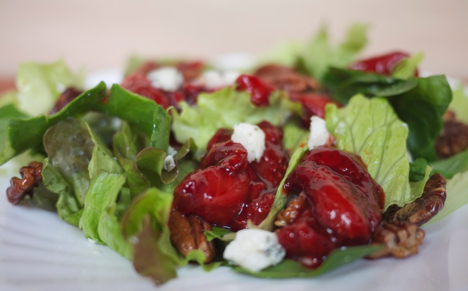 Kiwi+Peach: Strawberry Red, White, and Blue Cheese Salad