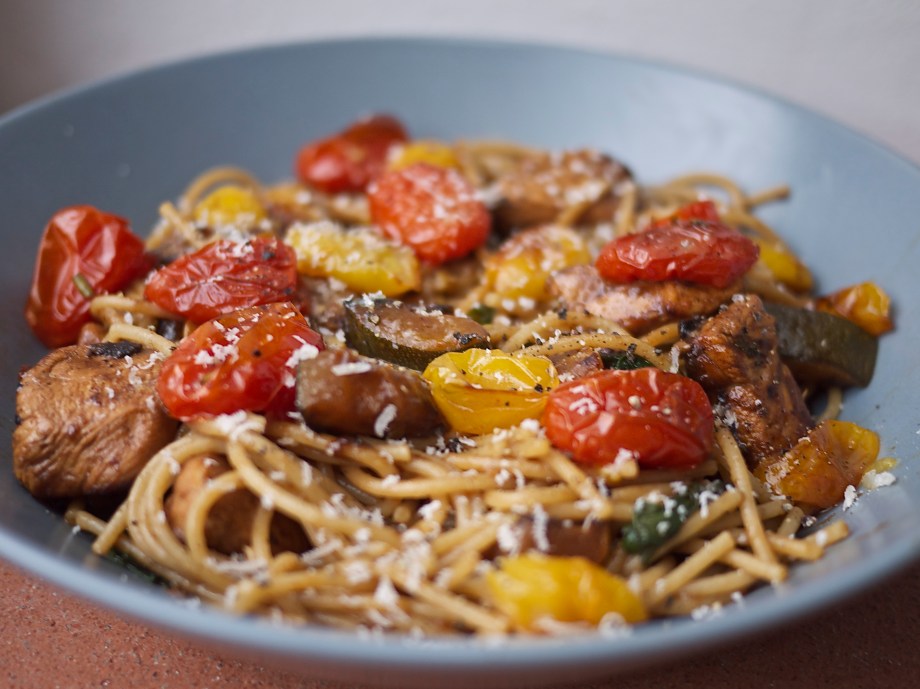 Kiwi+Peach: Veggie Drawer Pasta