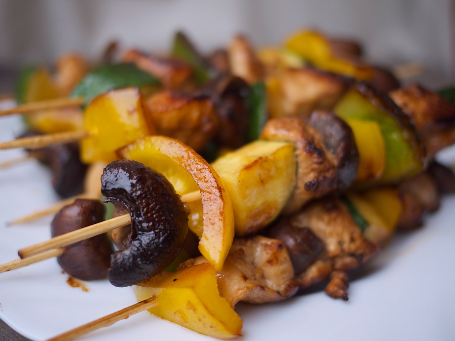 Kiwi+Peach: Chicken and Veggie Kabobs