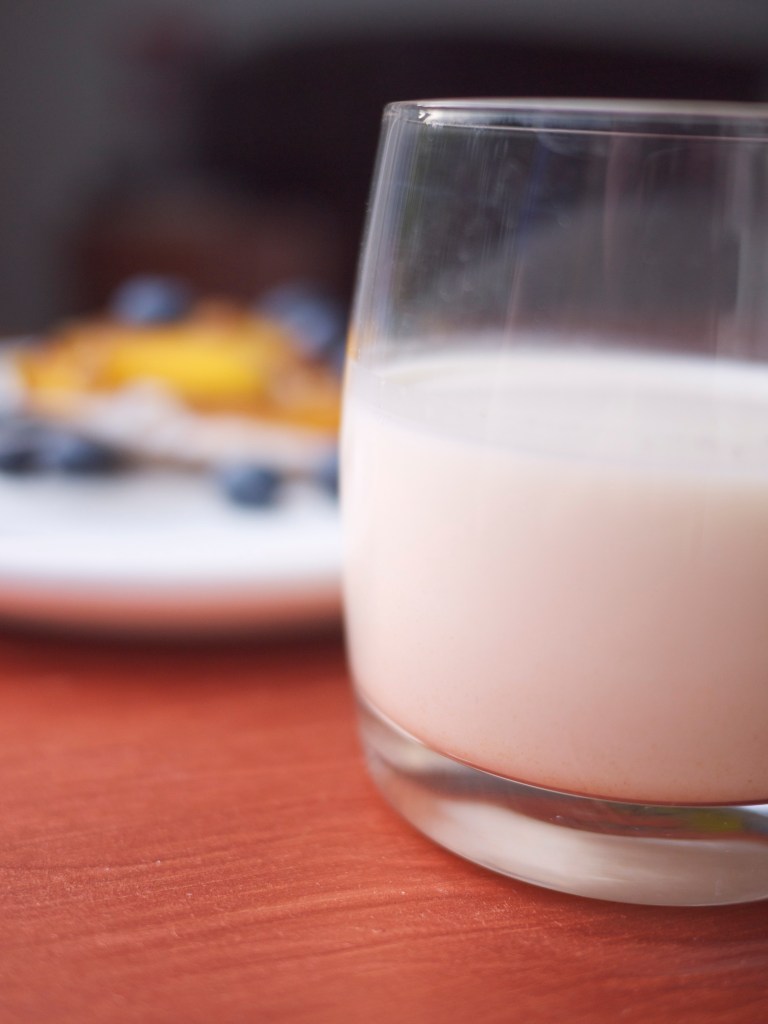 Kiwi+Peach: DIY Almond Milk